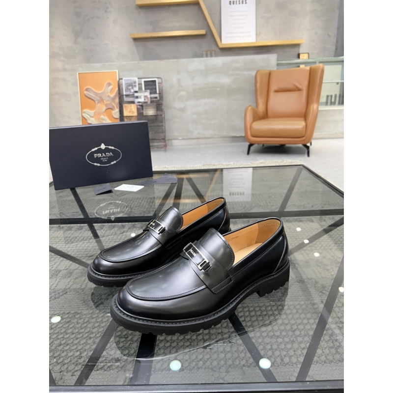 Pra*a leather shoes